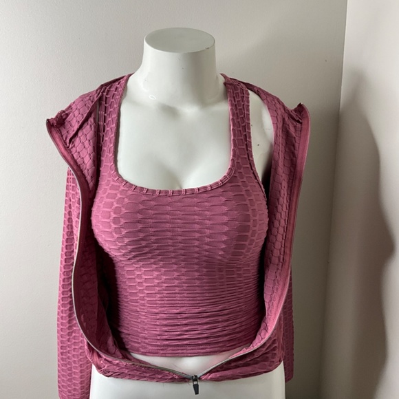 New three piece women’s athletic jogger suit. - Picture 2 of 8